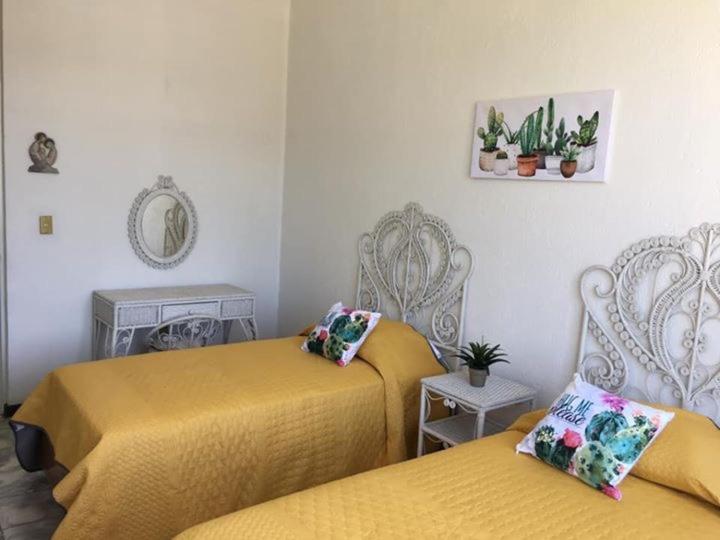 Antigua Casa De La Alameda *